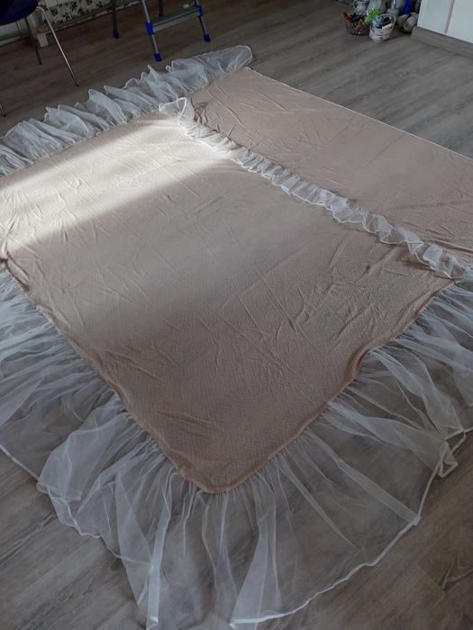 Покрывало на кровать, б/у совсем не много
