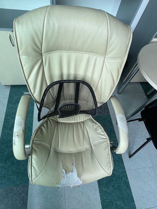 Продавам офис стол