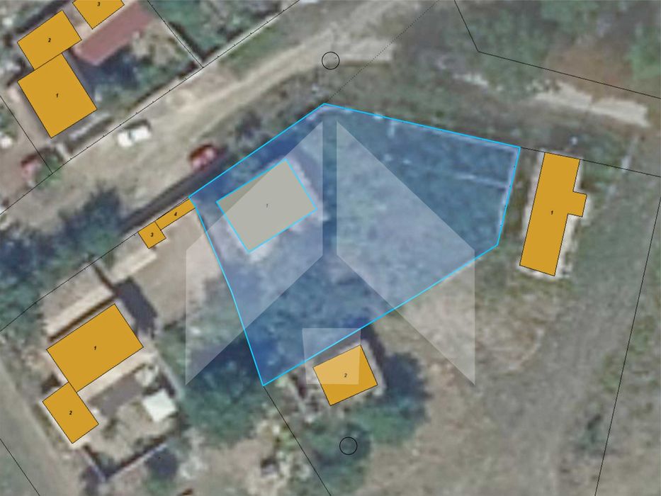 Продава дворно място, парцел 830 кв.м. със стара къща с. Войвода.