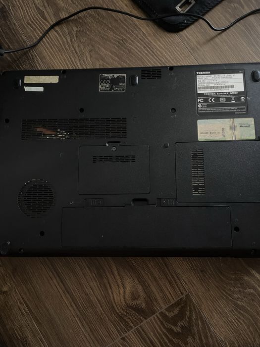 Vand Laptop Toshiba