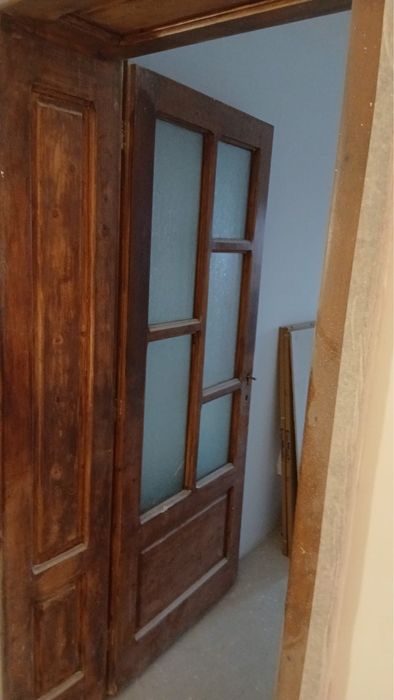 Vand usi din lemn masiv (brad)