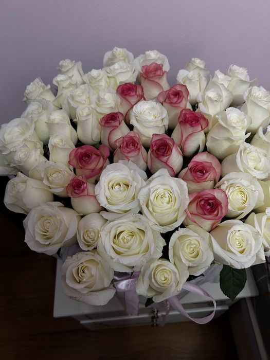 Цветы,  51 роза