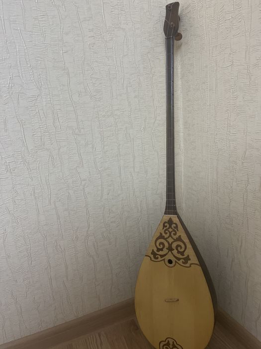 Музыкальный инструмент ДОМБЫРА