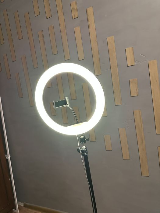 Продам кольцевую лампу