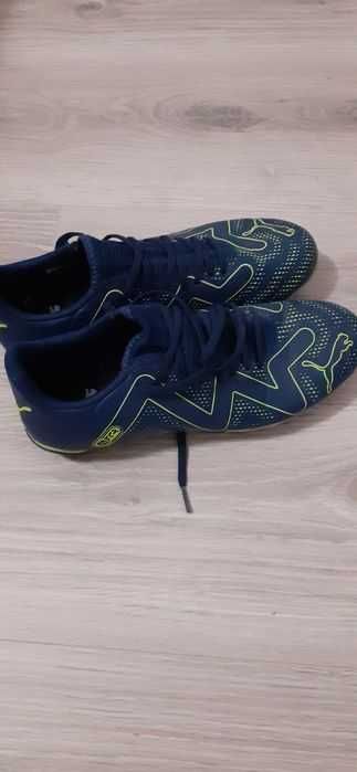 Ghete de fotbal   Puma, originale,  marimea 40.5 , interior 26cm .