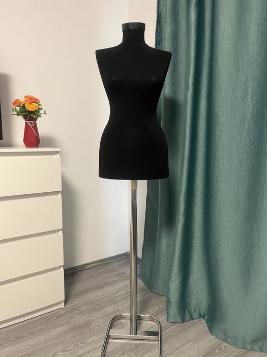 Inchiriez manechin rochie de mireasa Brasov