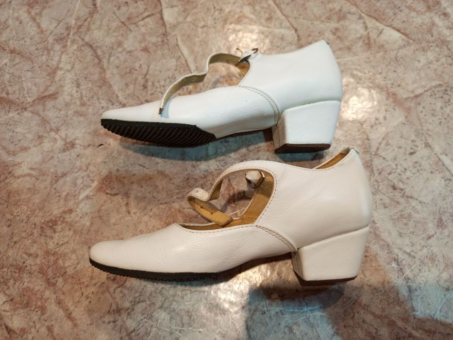 продам танцевальные туфли