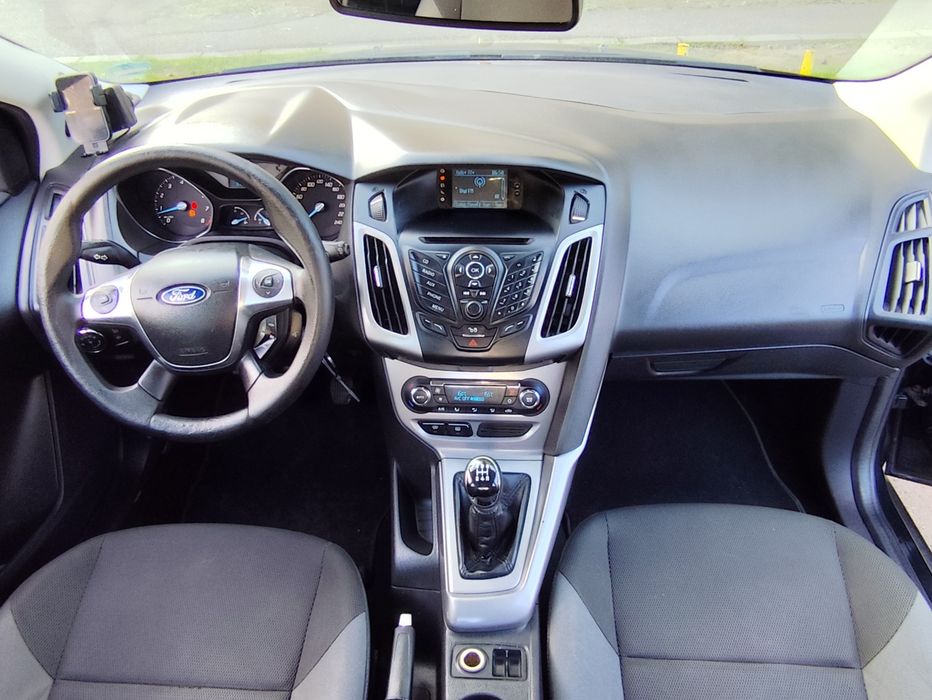 FORD Focus 2011 — imagine 5
