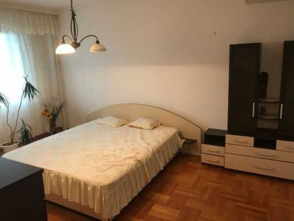 Дава се под наем Тристаен апартамент в Бургас, Славейков - 80 кв.м за 220 € - Снимка #2