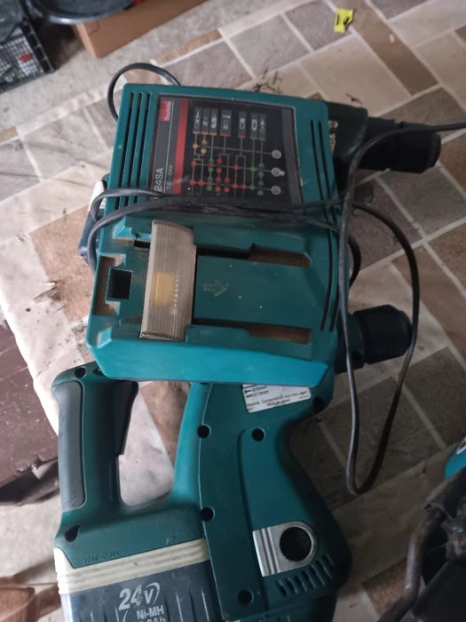 MAKITA ,rotopercutor impact pe acumulatori 24 V .B.H.R 200