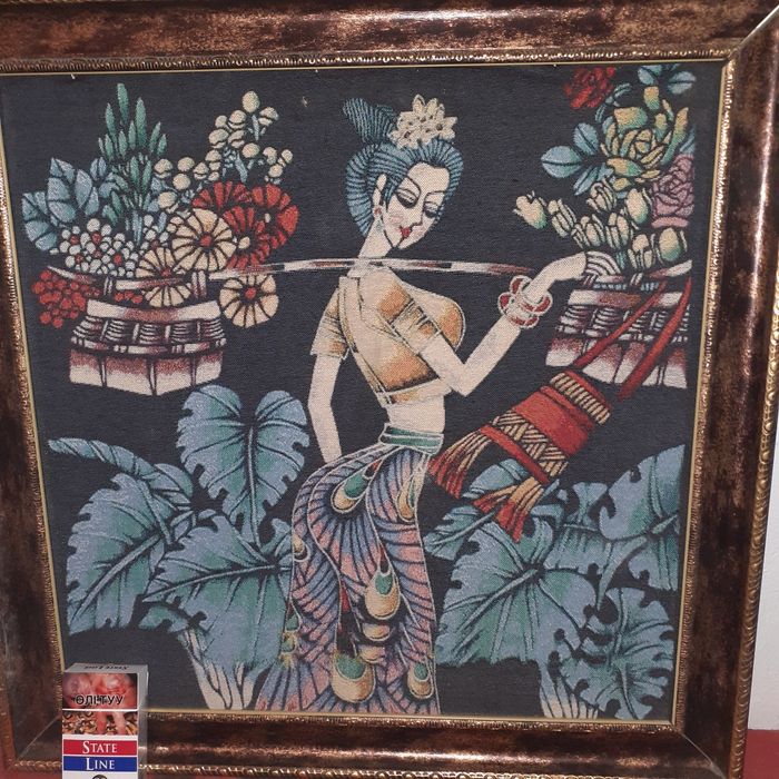 Продаётся картина в рамке.