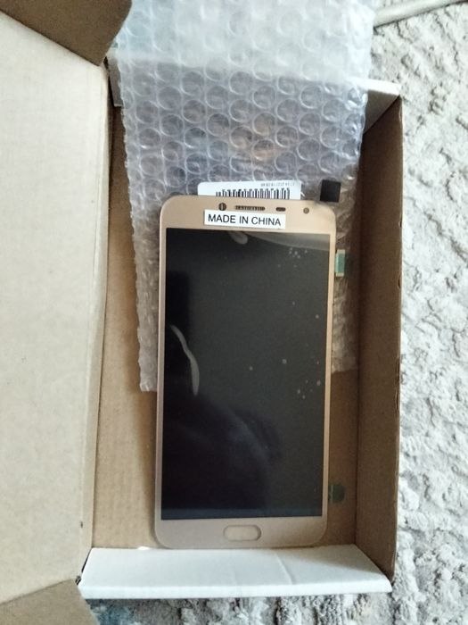 Samsung   Галакси  j4,  дисплей