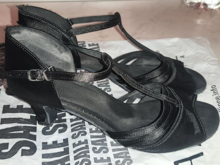 Обувки за латино танци