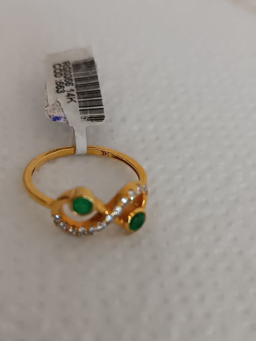 Продам  кольцо  "бесконечность" из 14к  золота.  с  изумрудами