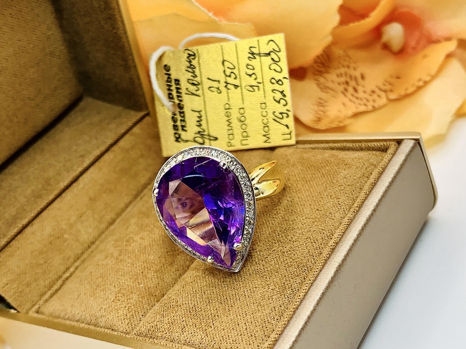 золотое кольцо с бриллиантами и Аметистом