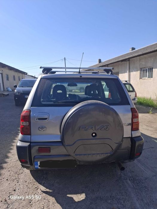 Vând Toyota RAV4 pentru dezmembrări / piese