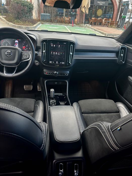 Volvo XC40 B4 AT8 ADW Mild Hybrid R-Design