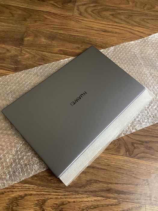 Huawei Matebook Core i5 стильный новом