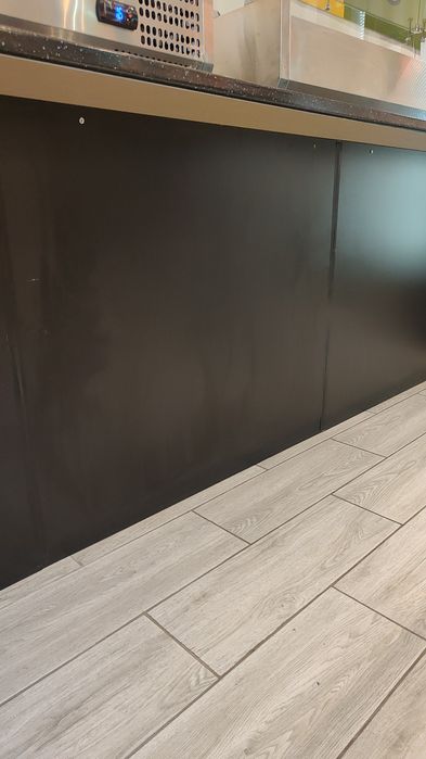 8 bucatie blat  negru 90*100 și blatul bucateria 2 bucatie 400*60
Fiec