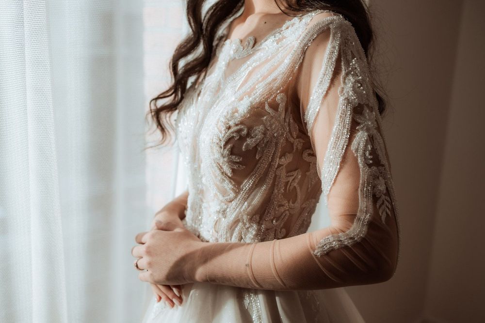 Vând rochie de mireasă + costum de mire – purtate o singură dată – sta