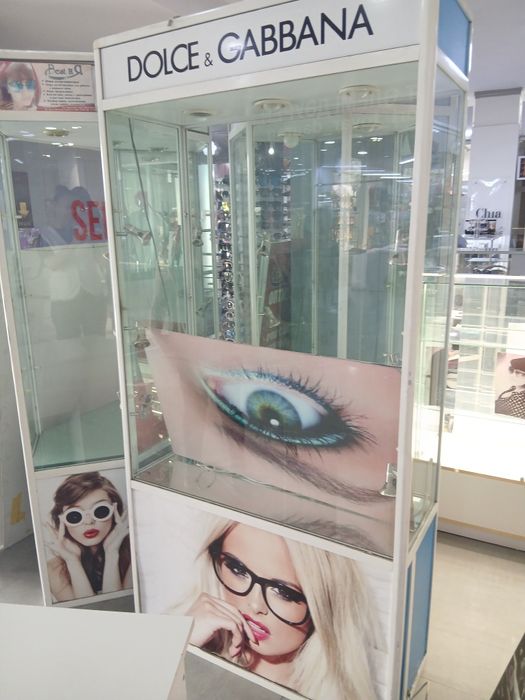 Витрина стеклянная