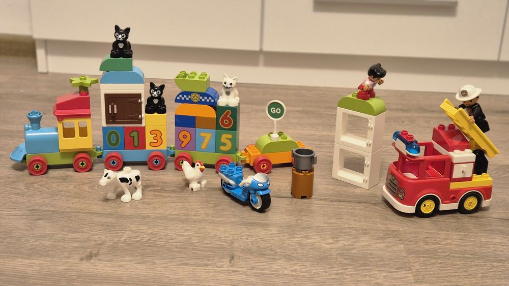 Lego Duplo tren si masina pompieri