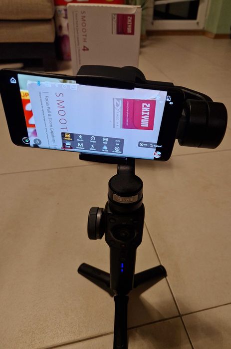Стабилизатор за смартфони-Гимбал- Zhiyun-Tech SMOOTH 4