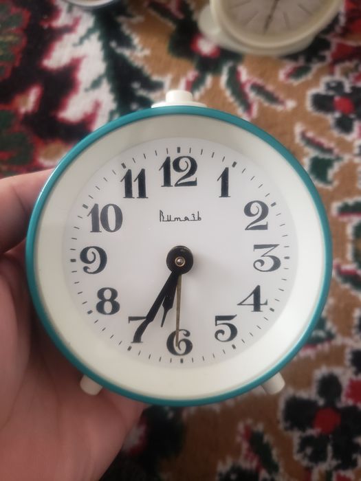 Советские рабочие будильники.