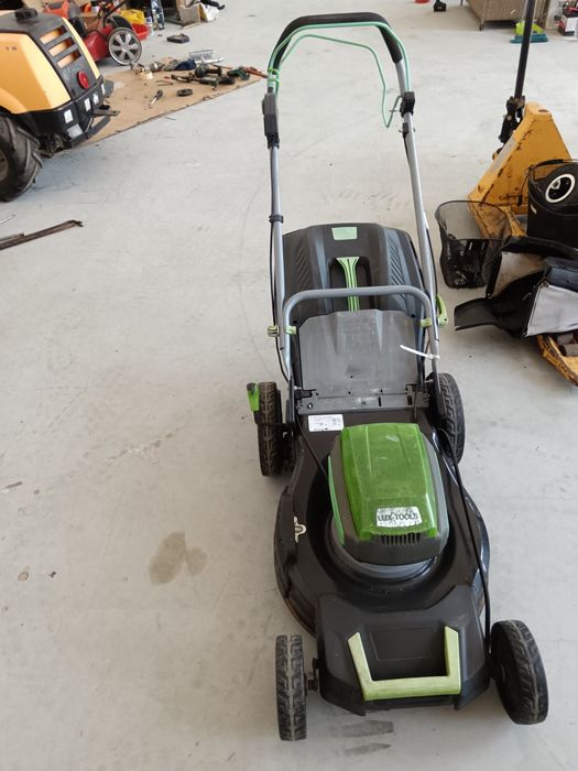 Masina tăiat iarba LUX tools