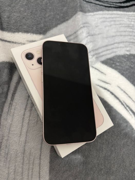 Vand Iphone  13 rose impecabil ca nou