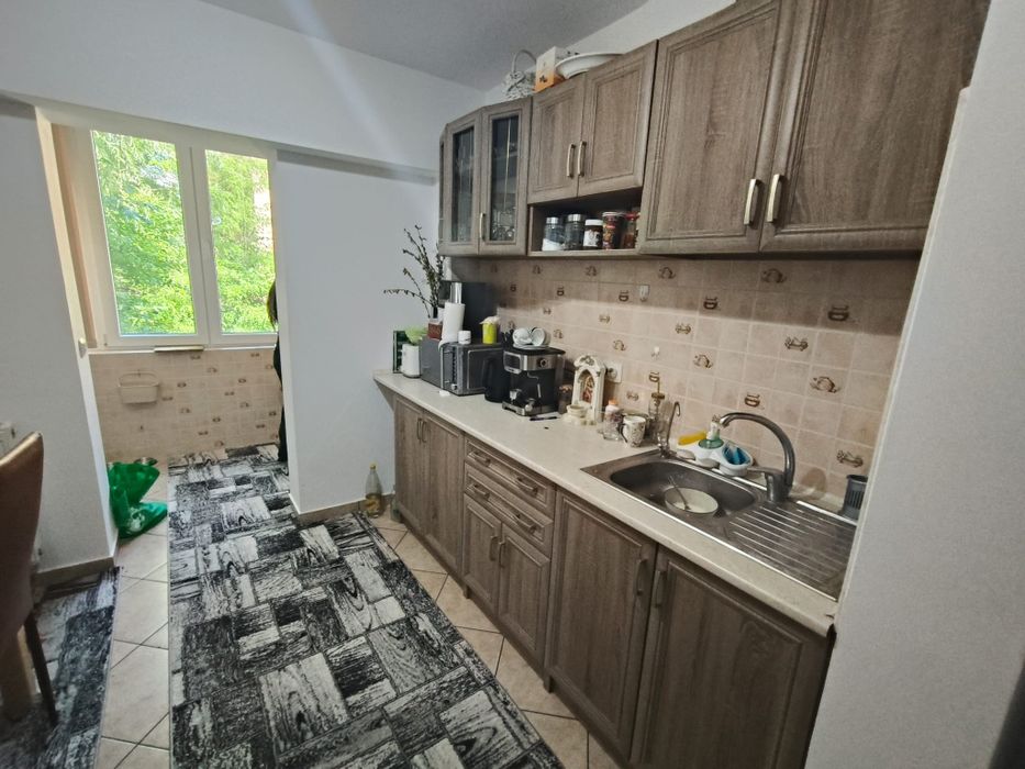 Vând apartament 3 camere, 67 mp, complet renovat.