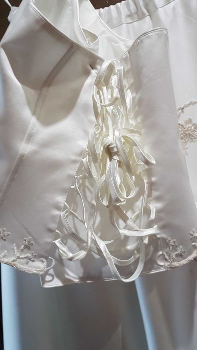 Елегантна булчинска рокля