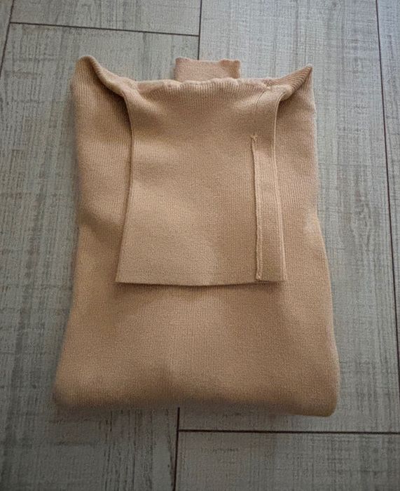 Стилно бежево поло  ZARA