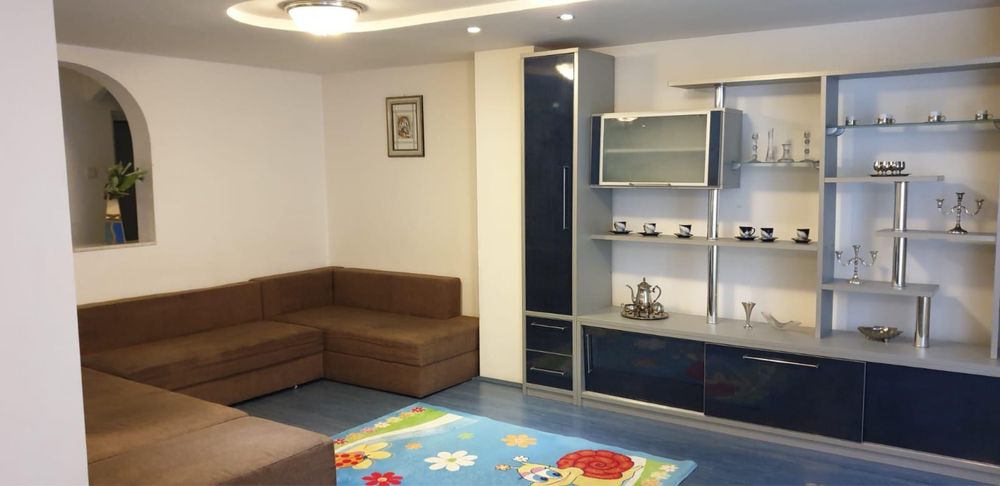 Vand Apartament cu 4 Camere