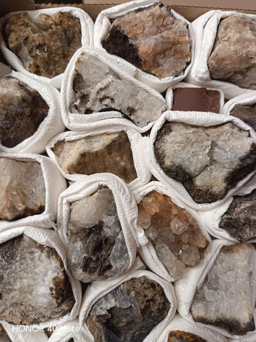 Кутия с минерали