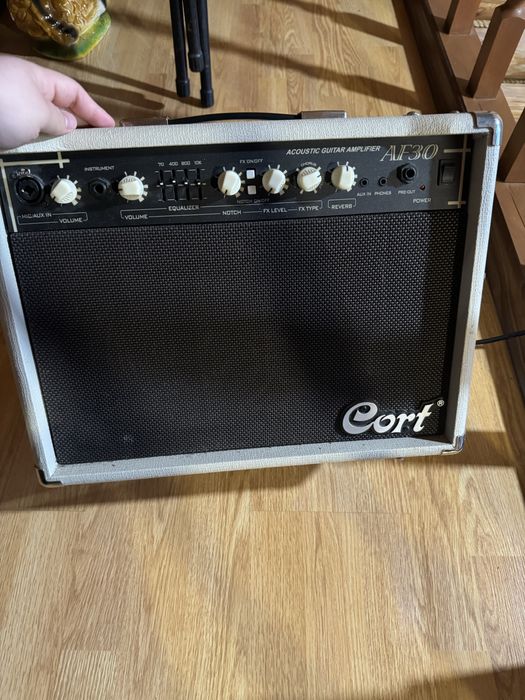 Продам комбоусилитель