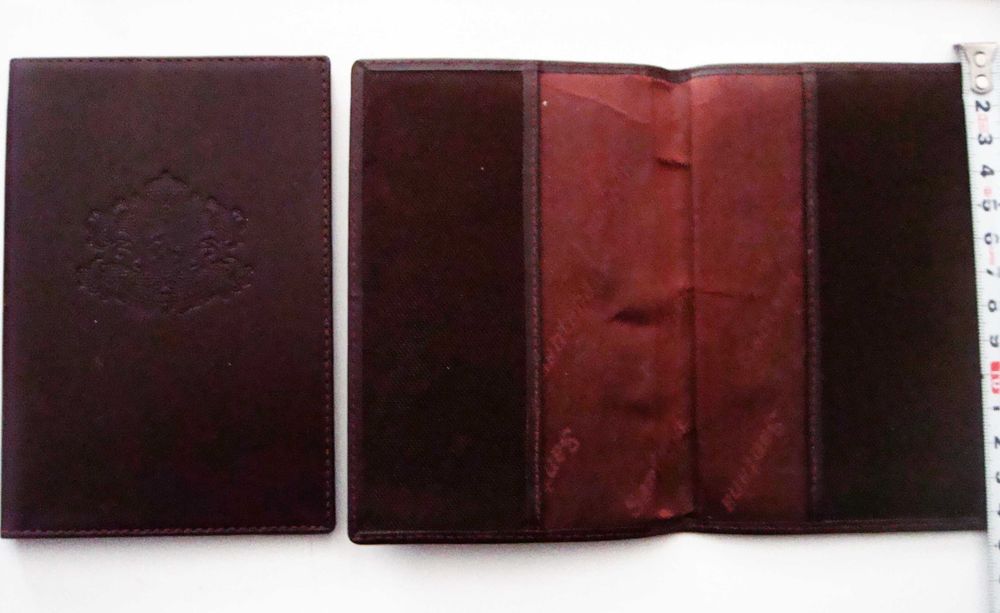 Два кожени калъфа за задграничен паспорт