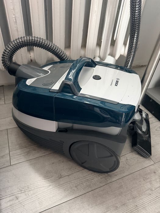 Aspirator cu spalare Bosch