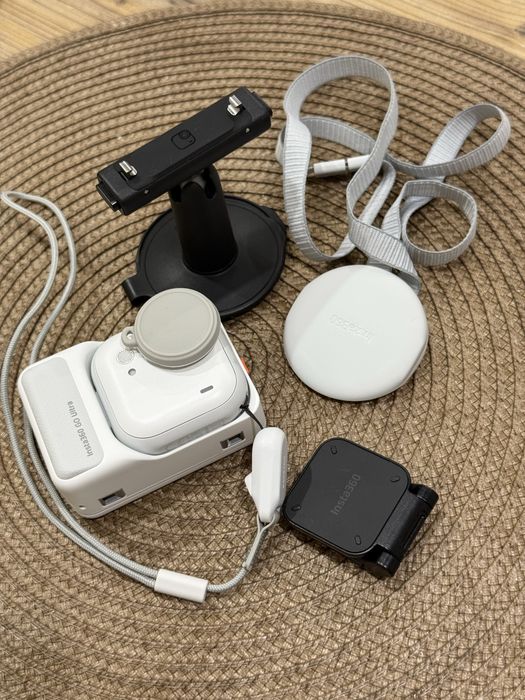 Экшн-камера Insta360 GO Ultra Creator Bundle белый