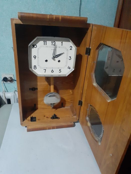 Часы с маятником