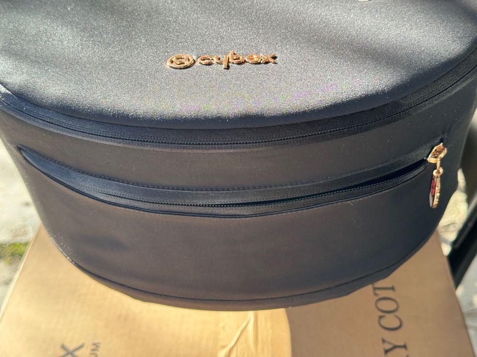 Бебешка количка Cybex Platinum E Priam 4 Rose Gold Spring Blossom Light с електрическо задвижване.