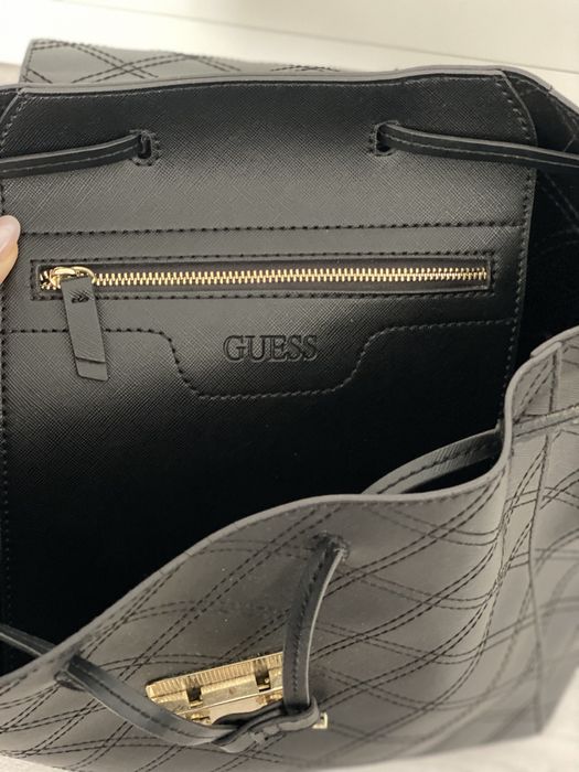 Rucsac Guess, purtat foarte putin