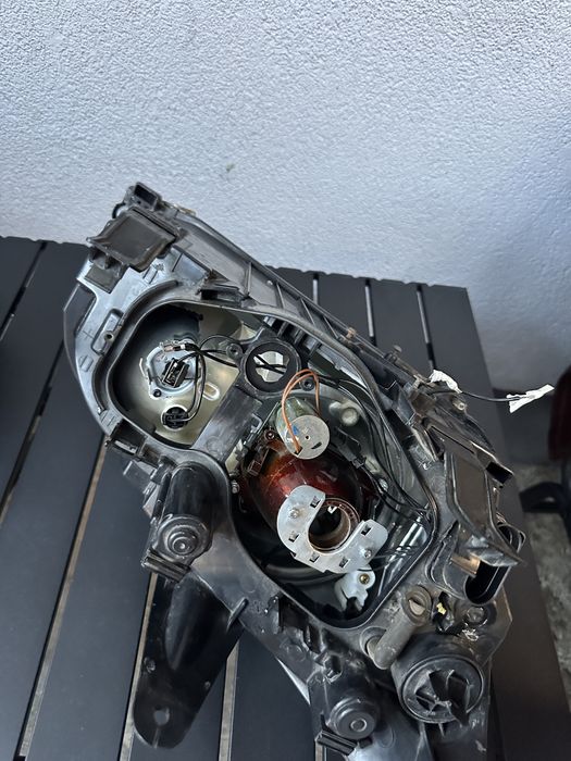 Faruri cu lupă Ford Focus 2 2005