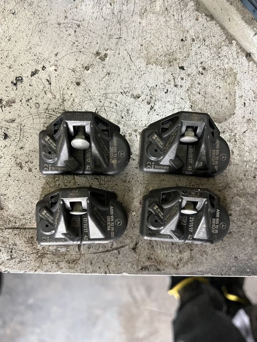 Продам датчики на мерседес 4 шт оригинал