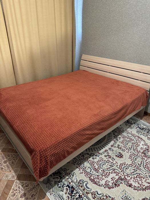 Двуспальная кровать