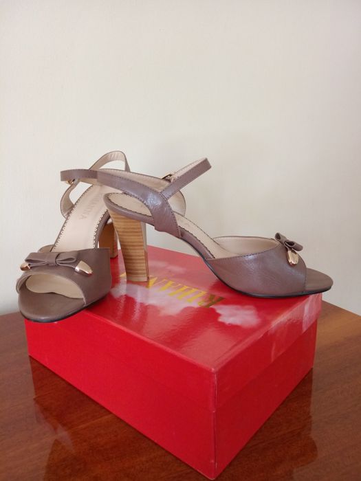 Новые босоножки, размер 39