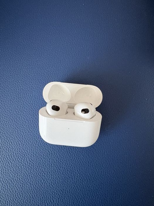 AirPods 3 originale, utilizate foarte putin