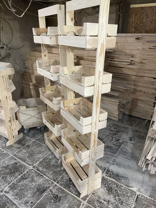 Стелаж от средни хоризонтални касеткис хедър за магазини и заведения