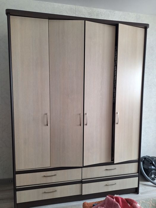 Шкаф,на спальную комнату