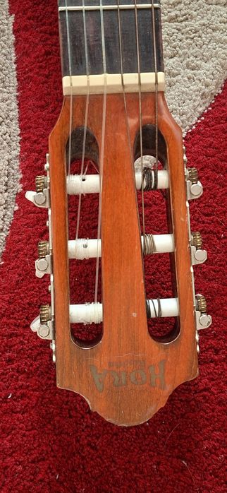 Vând chitara clasică Hora